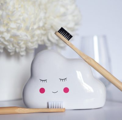 Beauty 365 Зубная щетка из бамбука с серебряным напылением (белая)